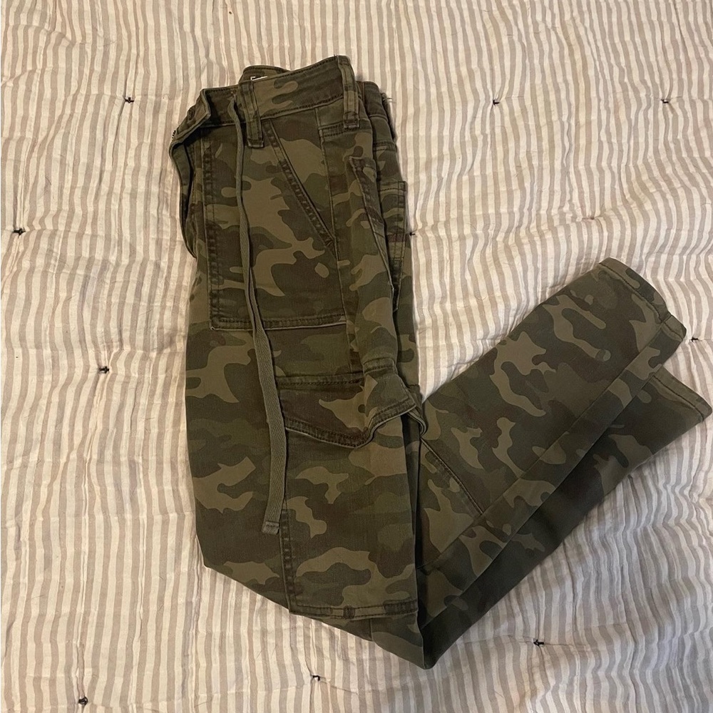 American Eagle Camo High Rise Jegging